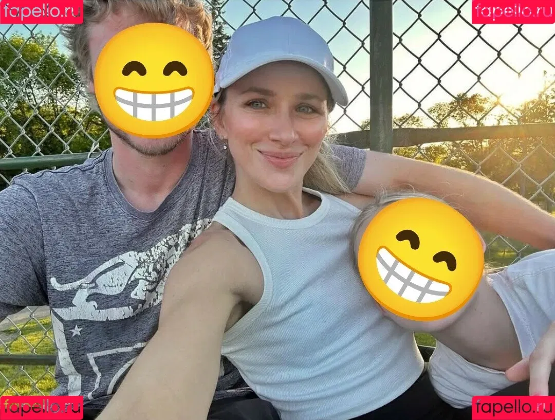 Shantel VanSanten / therealshantel Onlyfans Photo Gallery 