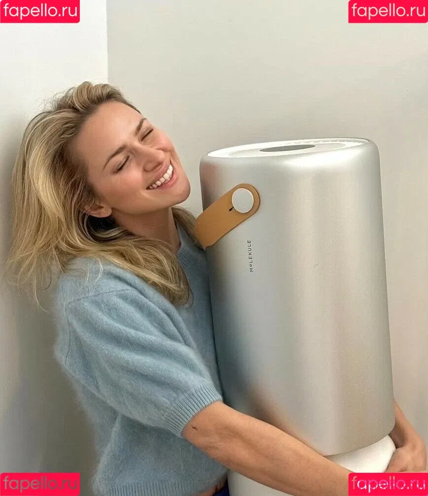 Shantel VanSanten / therealshantel Onlyfans Photo Gallery 