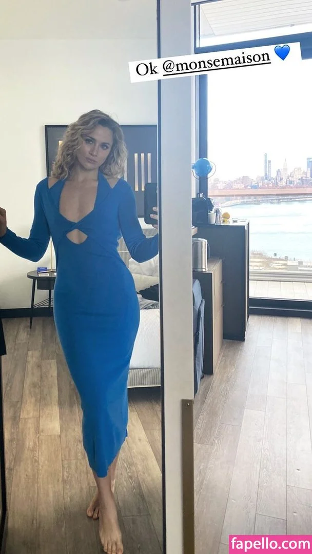 Shantel VanSanten / therealshantel Onlyfans Photo Gallery 