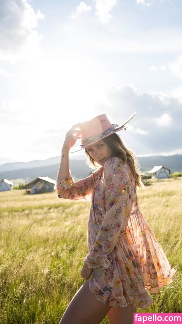 Shantel VanSanten / therealshantel Onlyfans Photo Gallery 