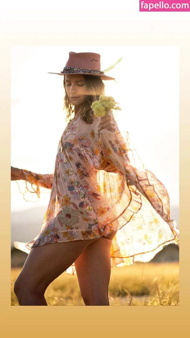 Shantel VanSanten / therealshantel Onlyfans Photo Gallery 