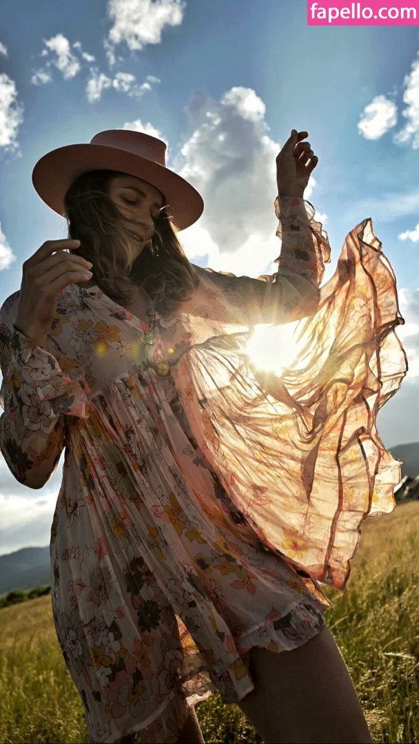 Shantel VanSanten / therealshantel Onlyfans Photo Gallery 