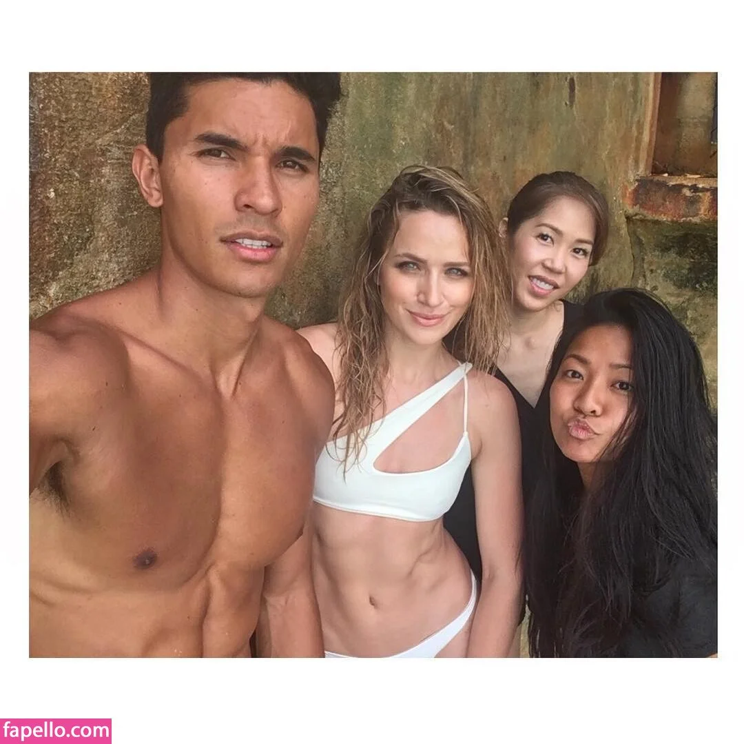 Shantel VanSanten / therealshantel Onlyfans Photo Gallery 