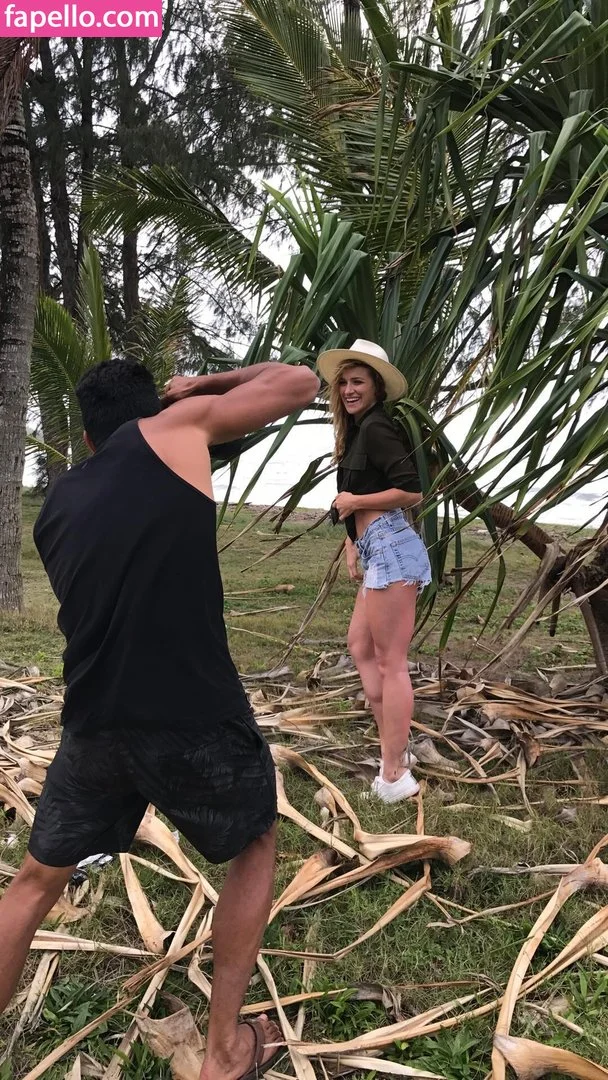 Shantel VanSanten / therealshantel Onlyfans Photo Gallery 