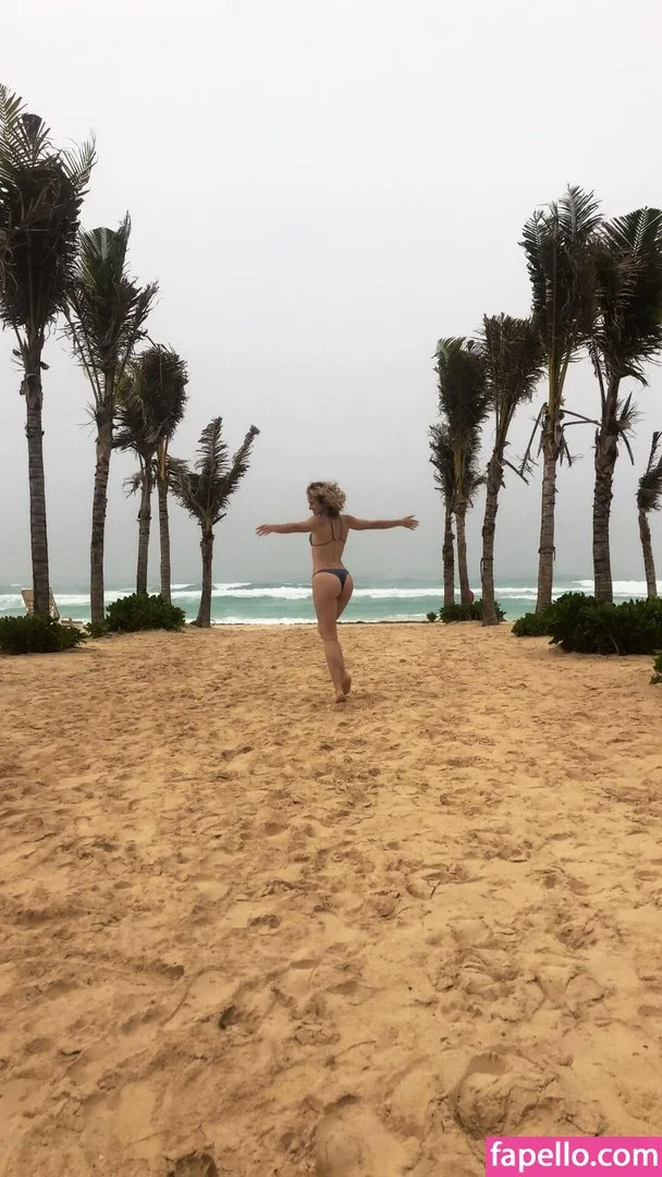 Shantel VanSanten / therealshantel Onlyfans Photo Gallery 