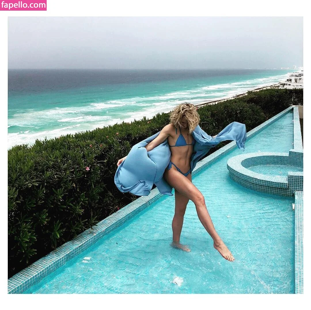 Shantel VanSanten / therealshantel Onlyfans Photo Gallery 