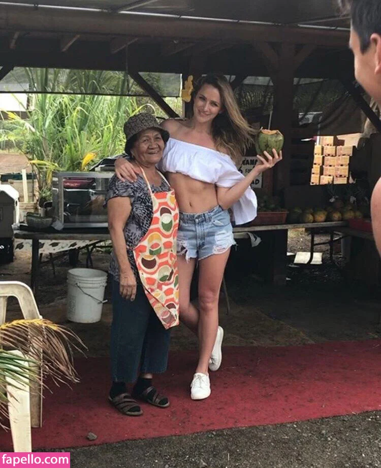 Shantel VanSanten / therealshantel Onlyfans Photo Gallery 