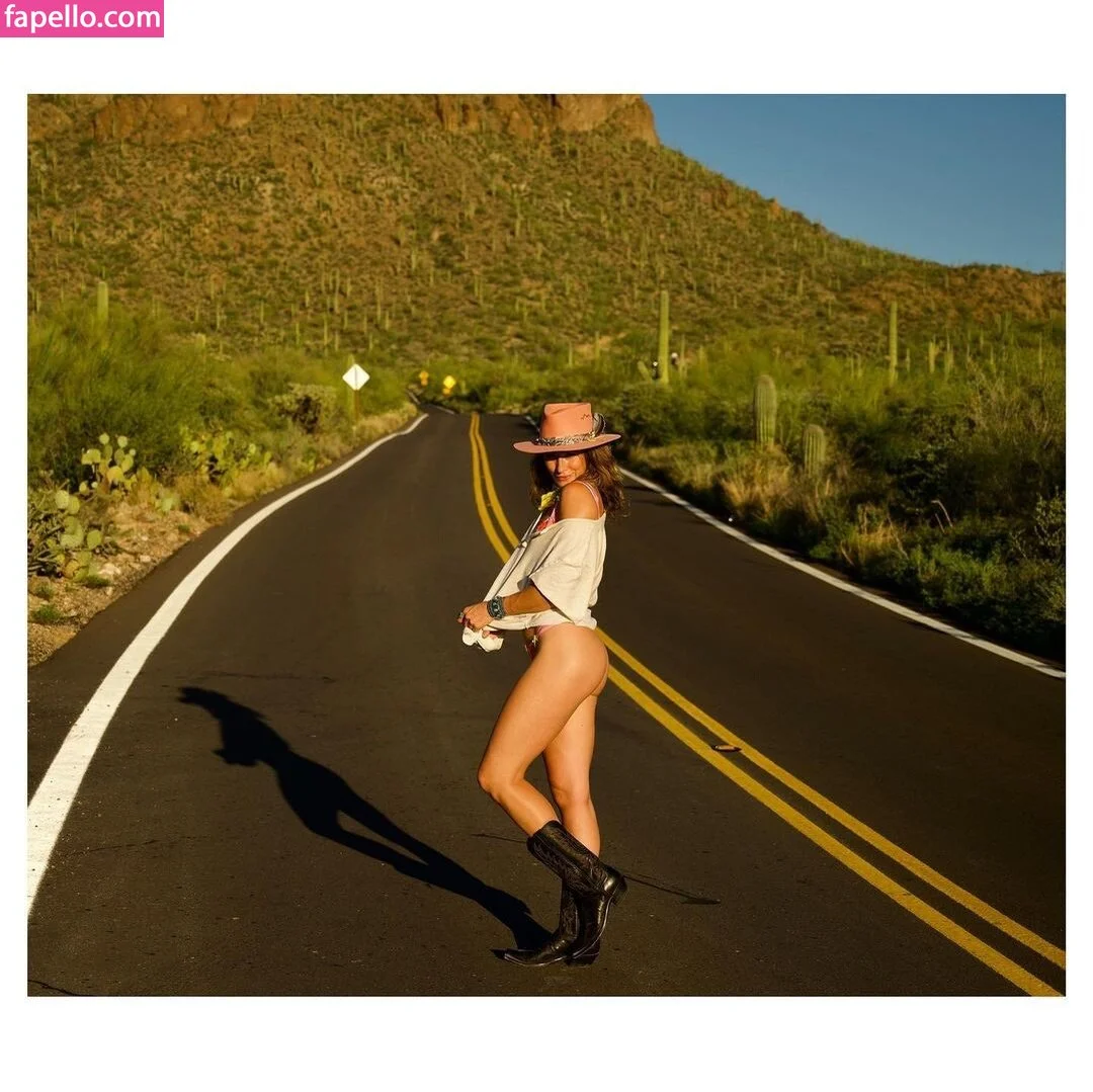 Shantel VanSanten / therealshantel Onlyfans Photo Gallery 