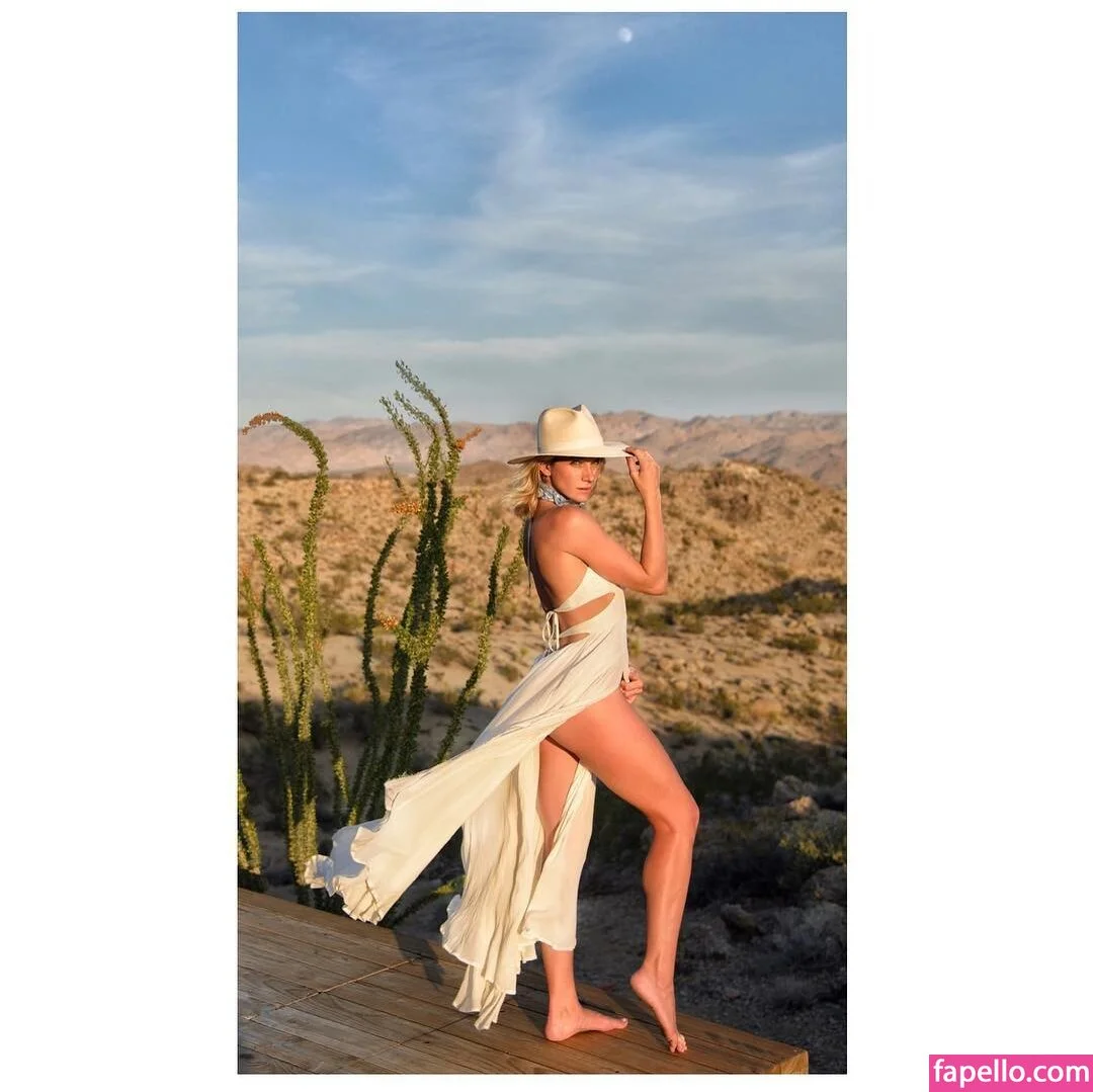 Shantel VanSanten / therealshantel Onlyfans Photo Gallery 