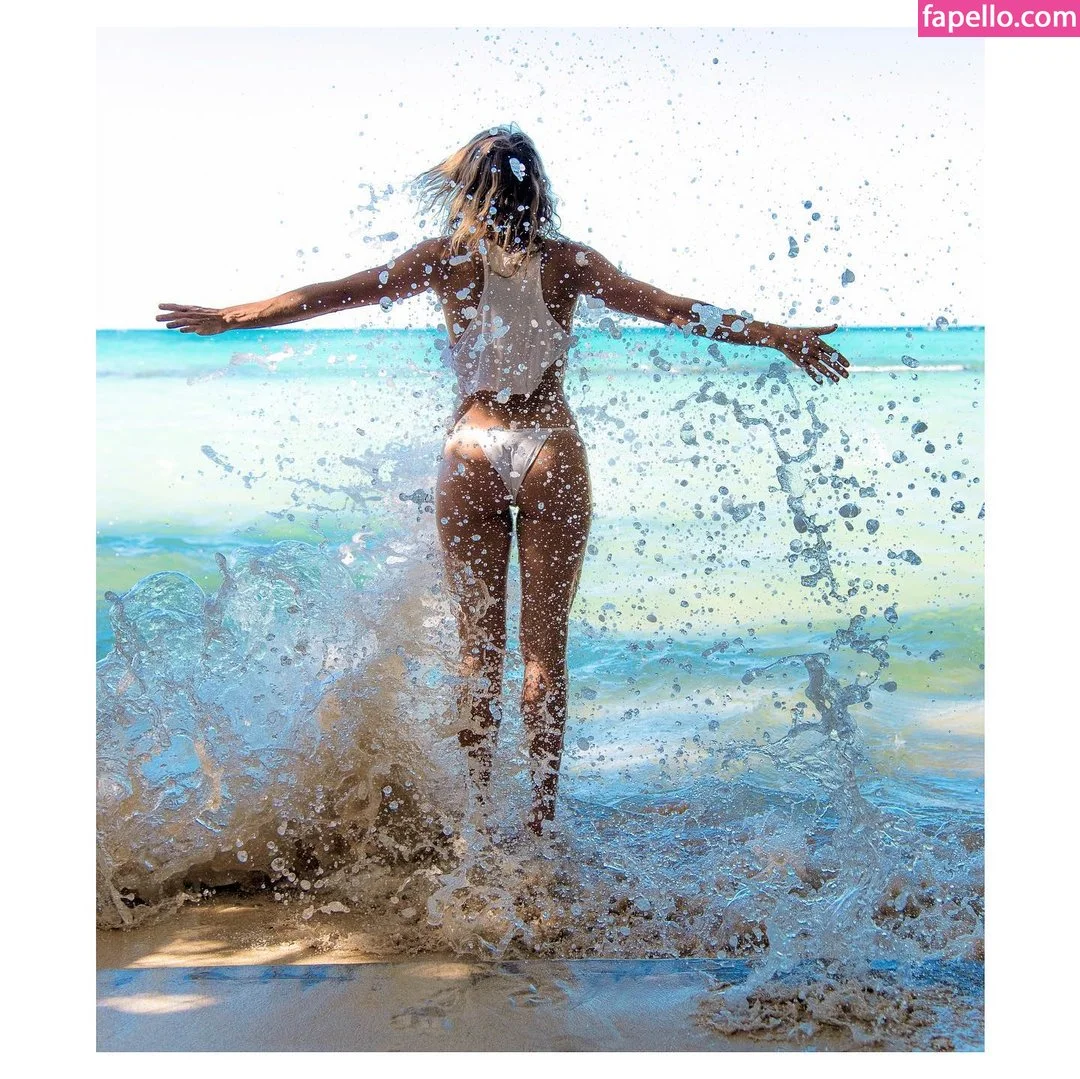 Shantel VanSanten / therealshantel Onlyfans Photo Gallery 