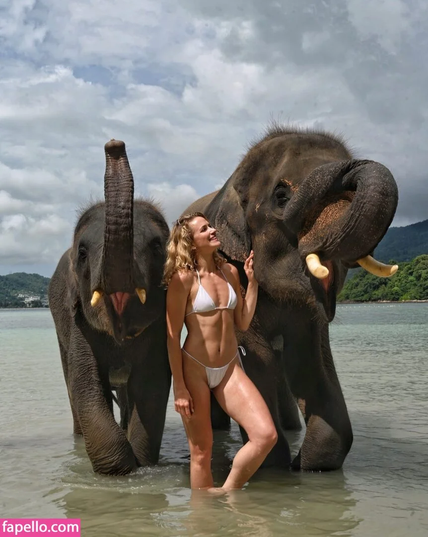 Shantel VanSanten / therealshantel Onlyfans Photo Gallery 