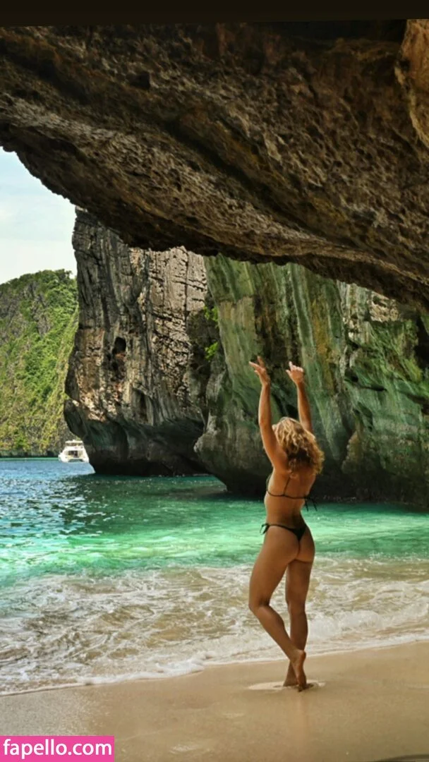 Shantel VanSanten / therealshantel Onlyfans Photo Gallery 