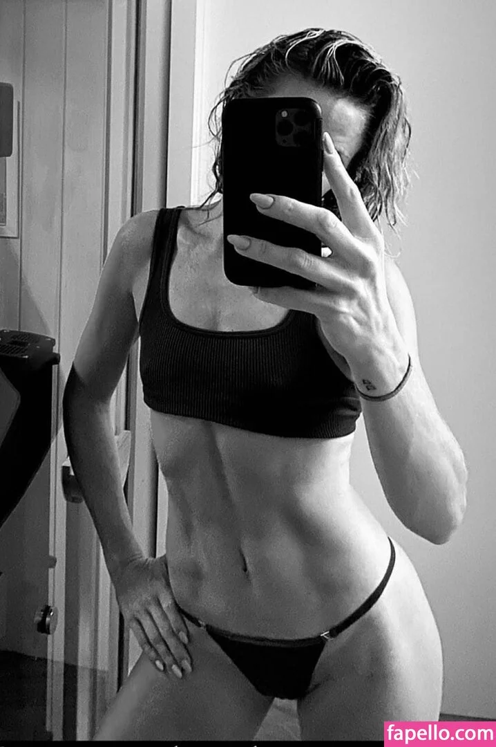 Shantel VanSanten / therealshantel Onlyfans Photo Gallery 