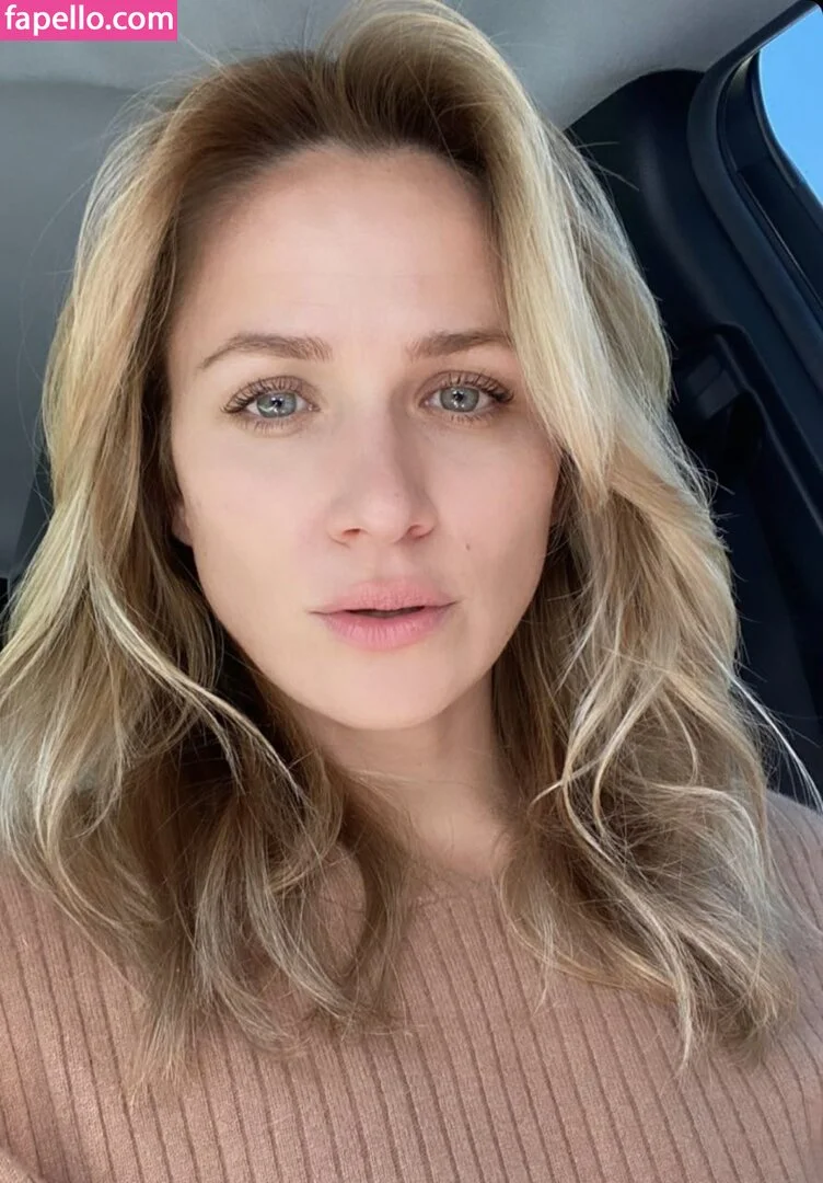 Shantel VanSanten / therealshantel Onlyfans Photo Gallery 