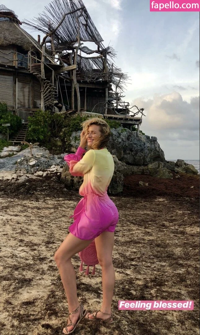 Shantel VanSanten / therealshantel Onlyfans Photo Gallery 