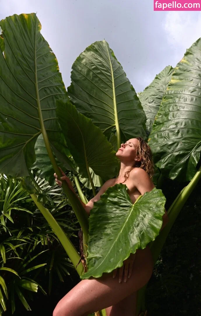 Shantel VanSanten / therealshantel Onlyfans Photo Gallery 