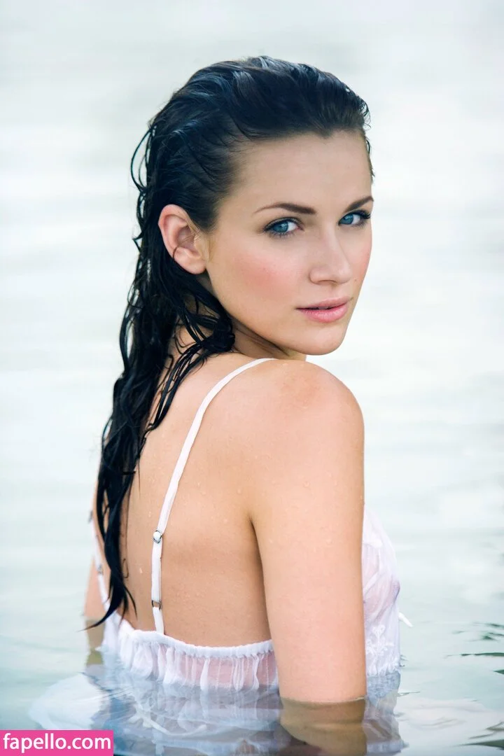 Shantel VanSanten / therealshantel Onlyfans Photo Gallery 