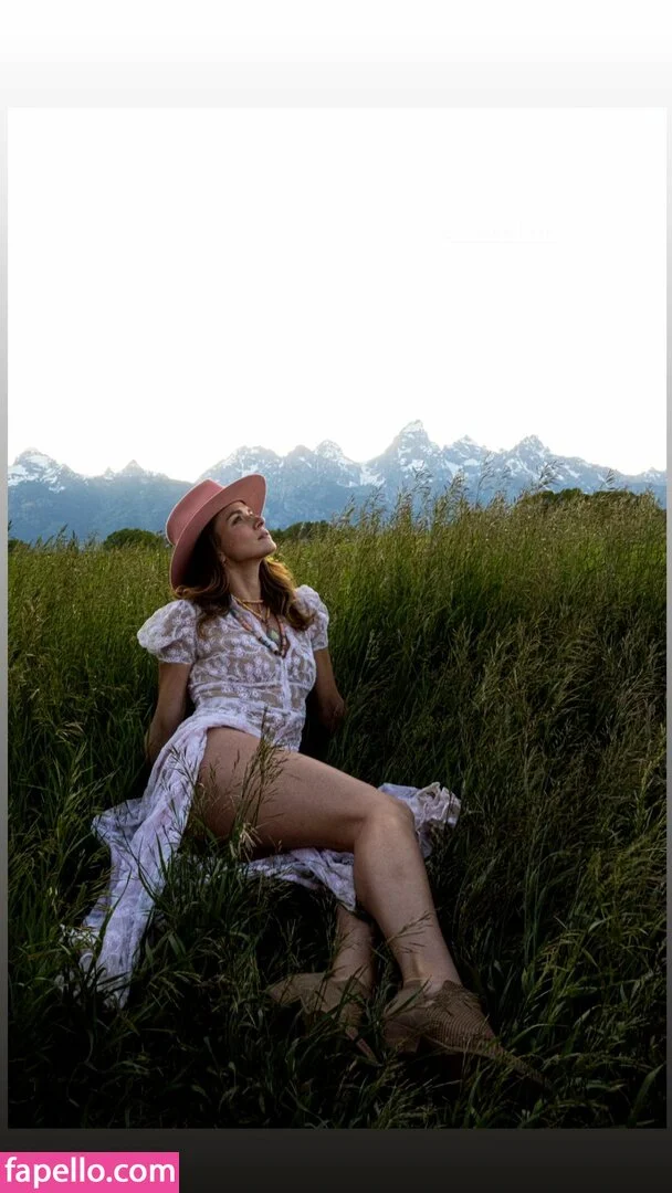 Shantel VanSanten / therealshantel Onlyfans Photo Gallery 