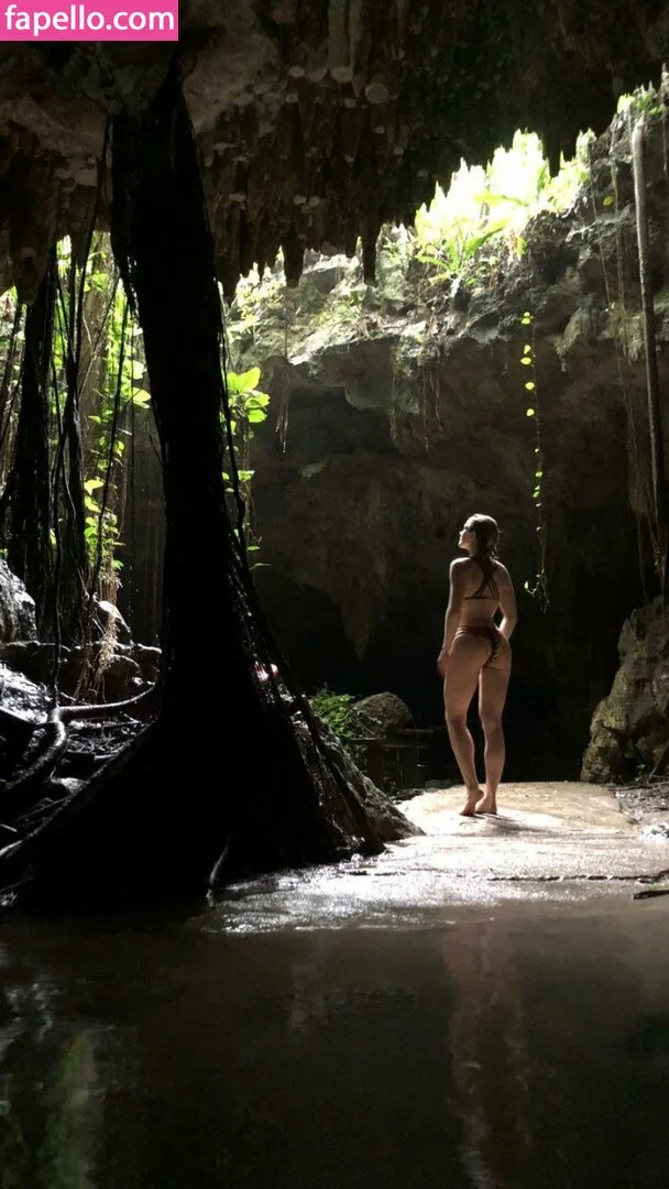 Shantel VanSanten / therealshantel Onlyfans Photo Gallery 