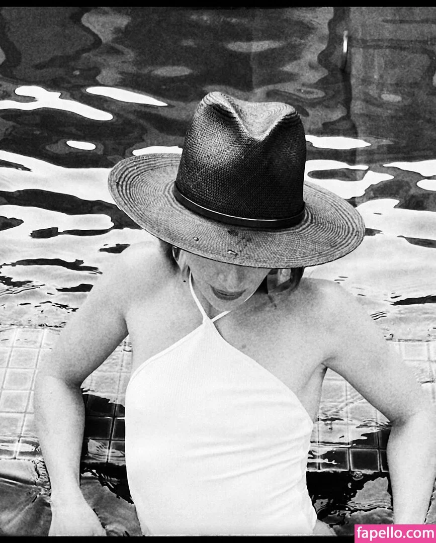 Shantel VanSanten / therealshantel Onlyfans Photo Gallery 