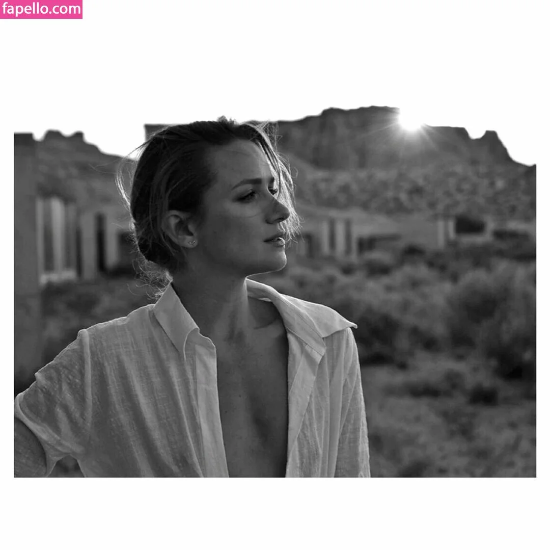 Shantel VanSanten / therealshantel Onlyfans Photo Gallery 