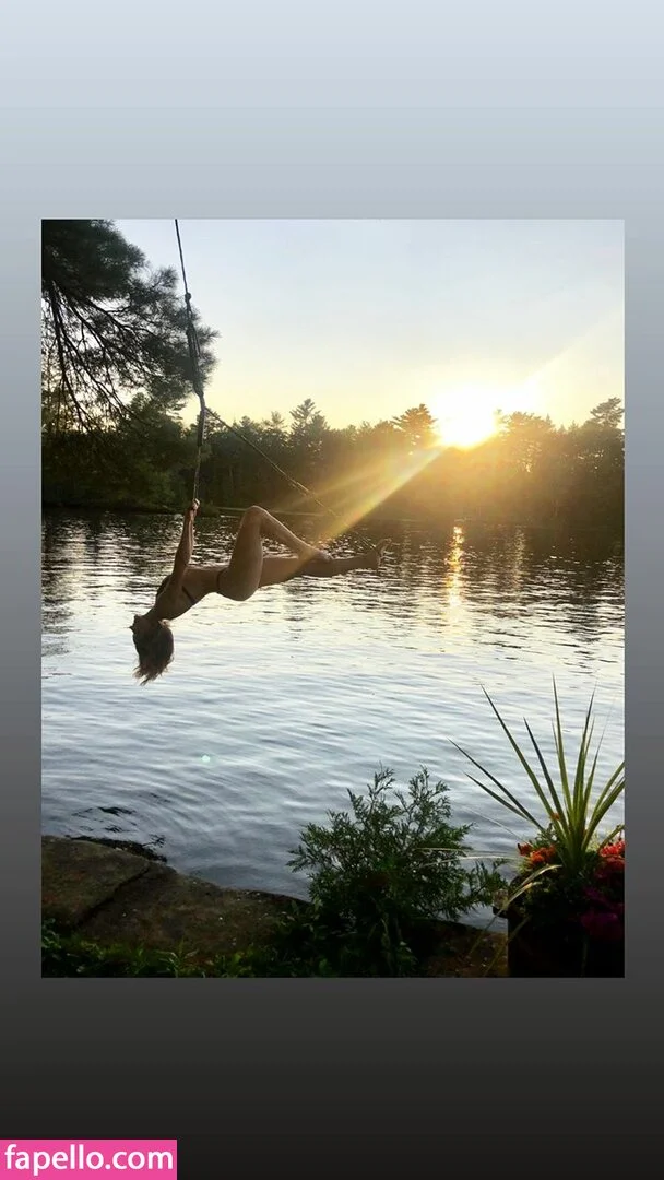 Shantel VanSanten / therealshantel Onlyfans Photo Gallery 