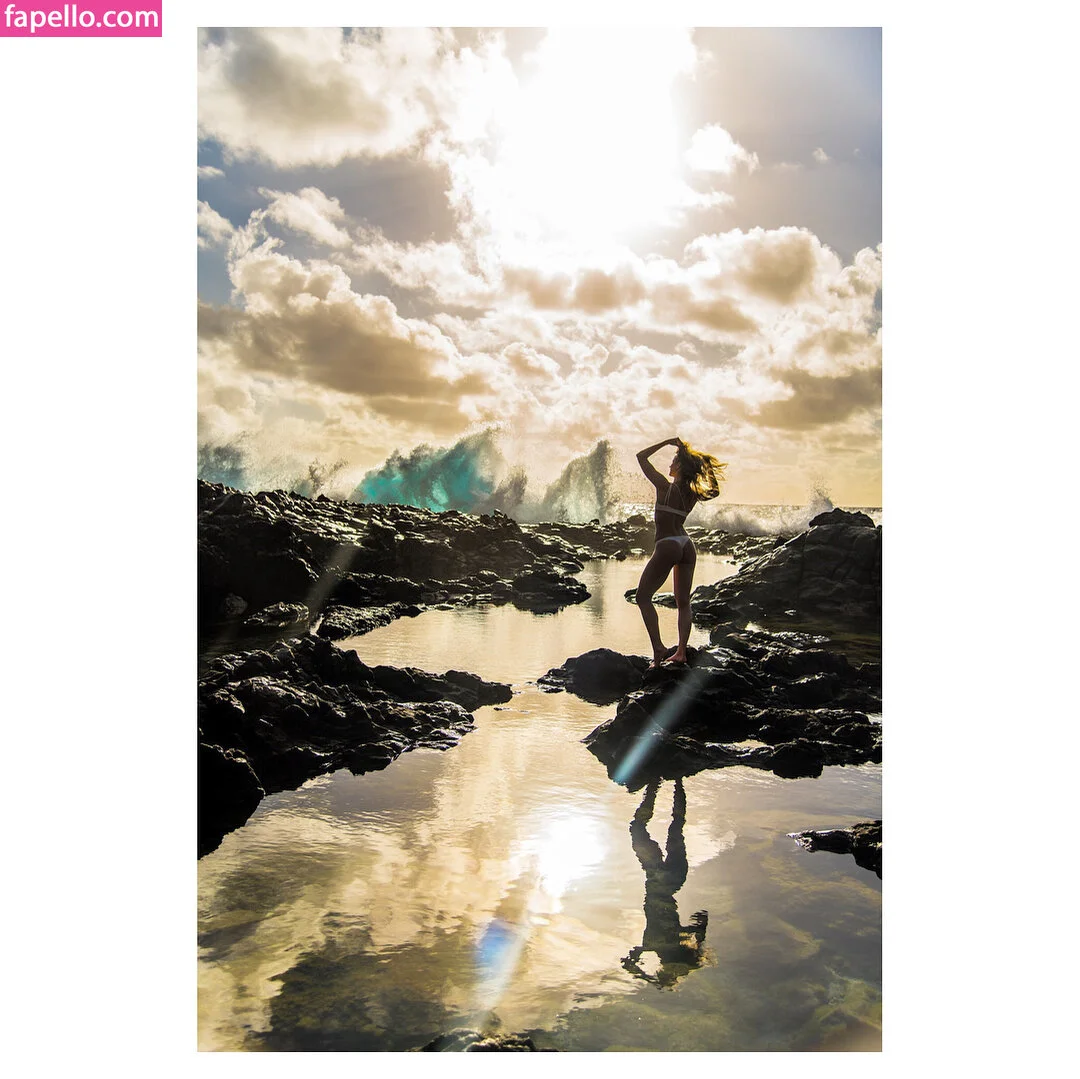 Shantel VanSanten / therealshantel Onlyfans Photo Gallery 