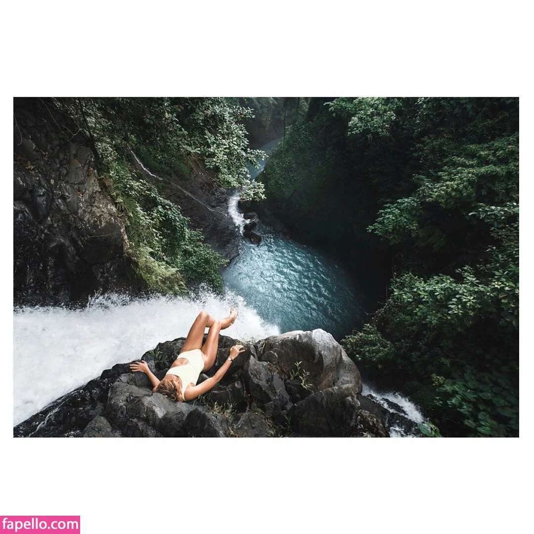 Shantel VanSanten / therealshantel Onlyfans Photo Gallery 