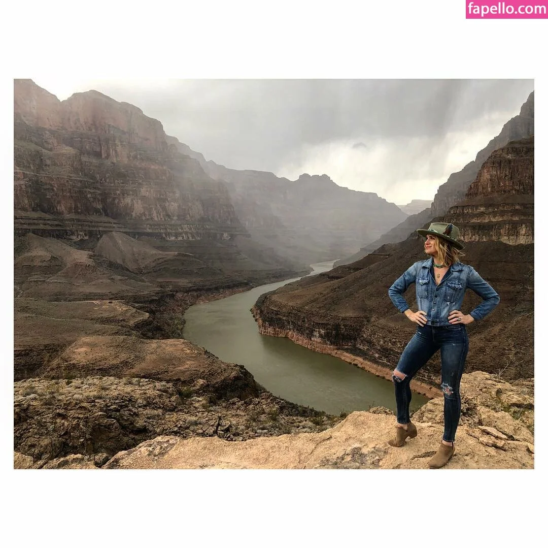 Shantel VanSanten / therealshantel Onlyfans Photo Gallery 