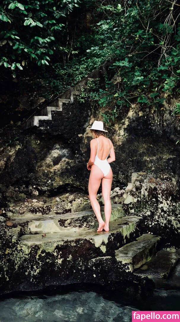 Shantel VanSanten / therealshantel Onlyfans Photo Gallery 