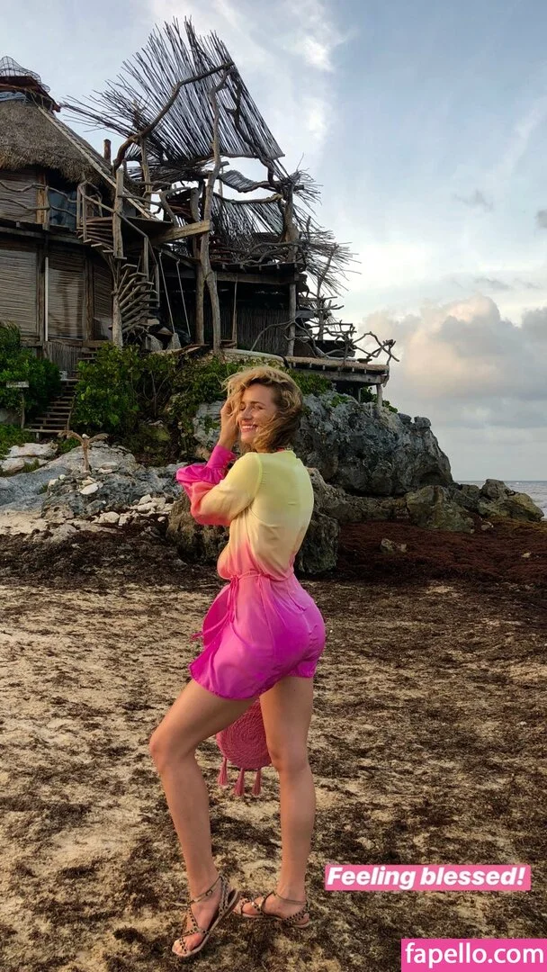 Shantel VanSanten / therealshantel Onlyfans Photo Gallery 