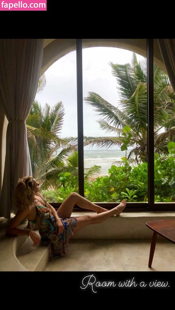 Shantel VanSanten / therealshantel Onlyfans Photo Gallery 