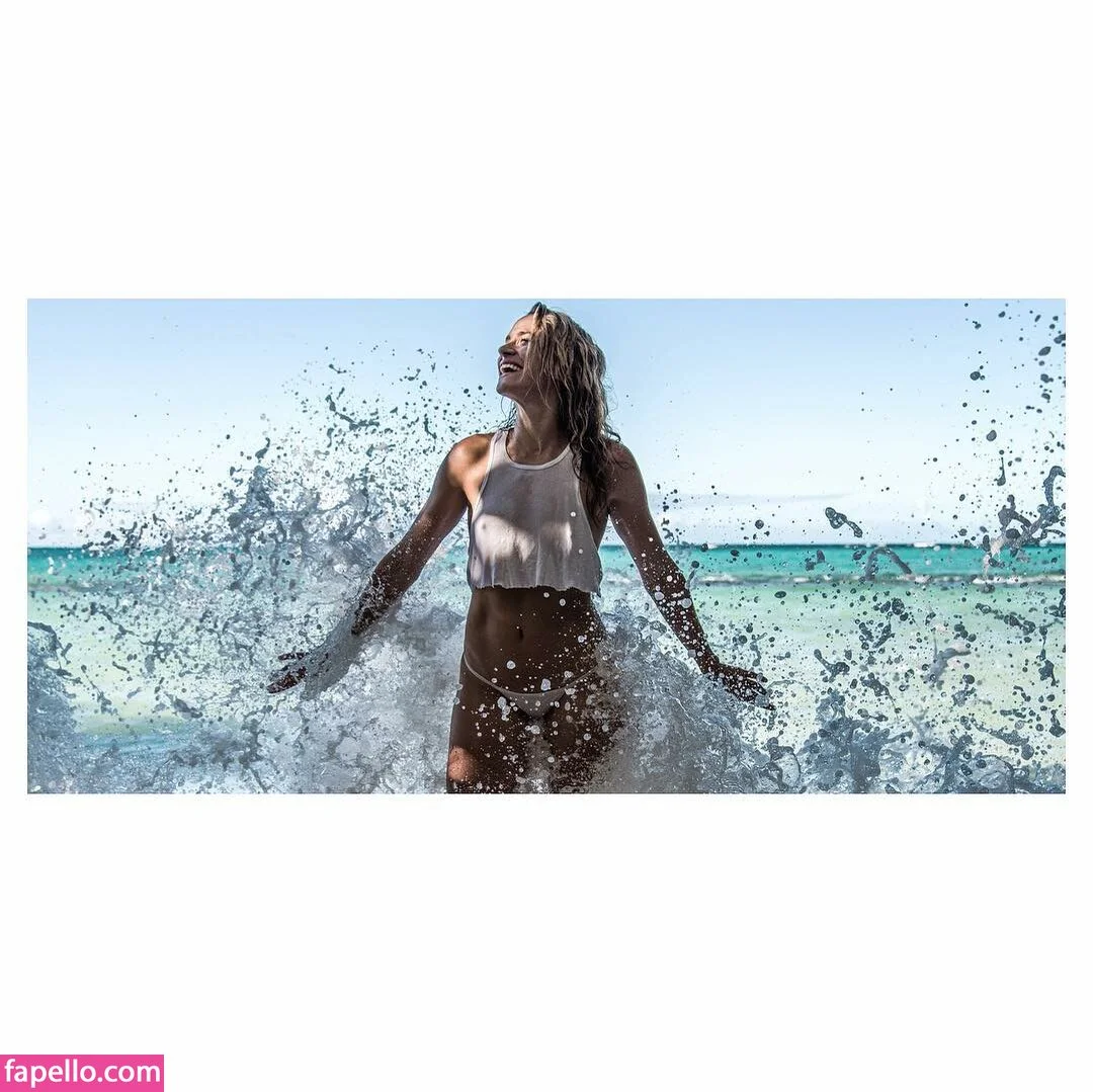 Shantel VanSanten / therealshantel Onlyfans Photo Gallery 