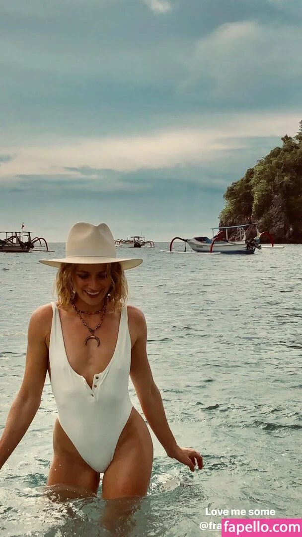 Shantel VanSanten / therealshantel Onlyfans Photo Gallery 