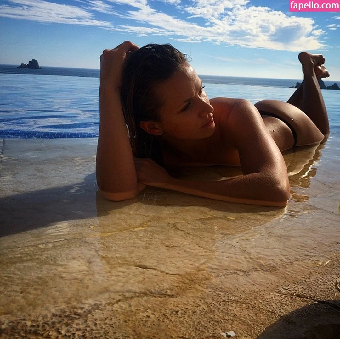 Shantel VanSanten / therealshantel Onlyfans Photo Gallery 