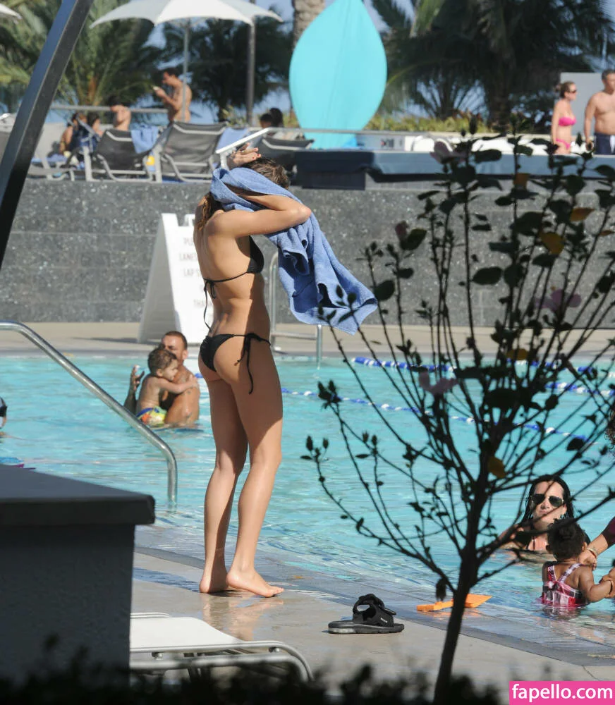 Shantel VanSanten / therealshantel Onlyfans Photo Gallery 