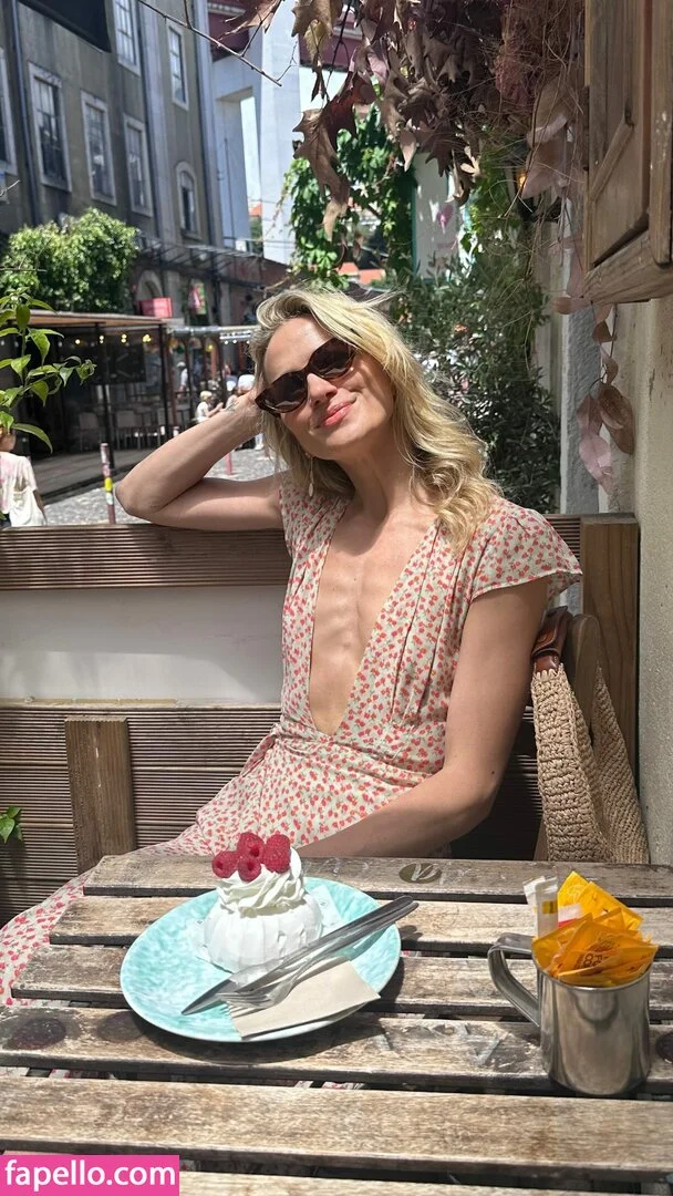 Shantel VanSanten / therealshantel Onlyfans Photo Gallery 