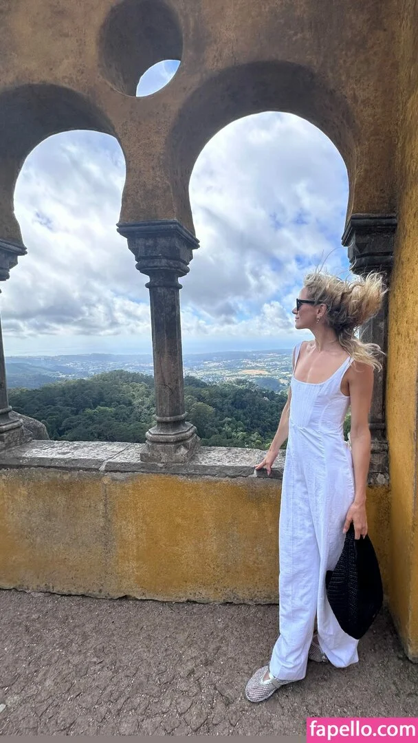 Shantel VanSanten / therealshantel Onlyfans Photo Gallery 