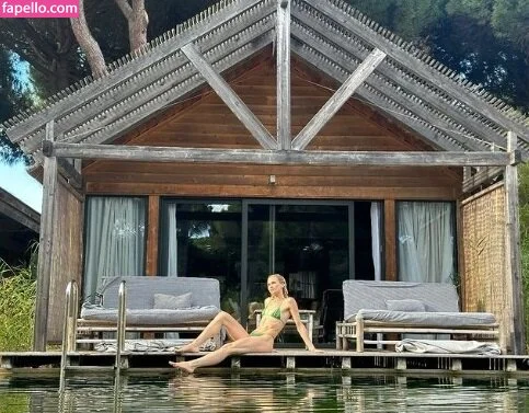 Shantel VanSanten / therealshantel Onlyfans Photo Gallery 