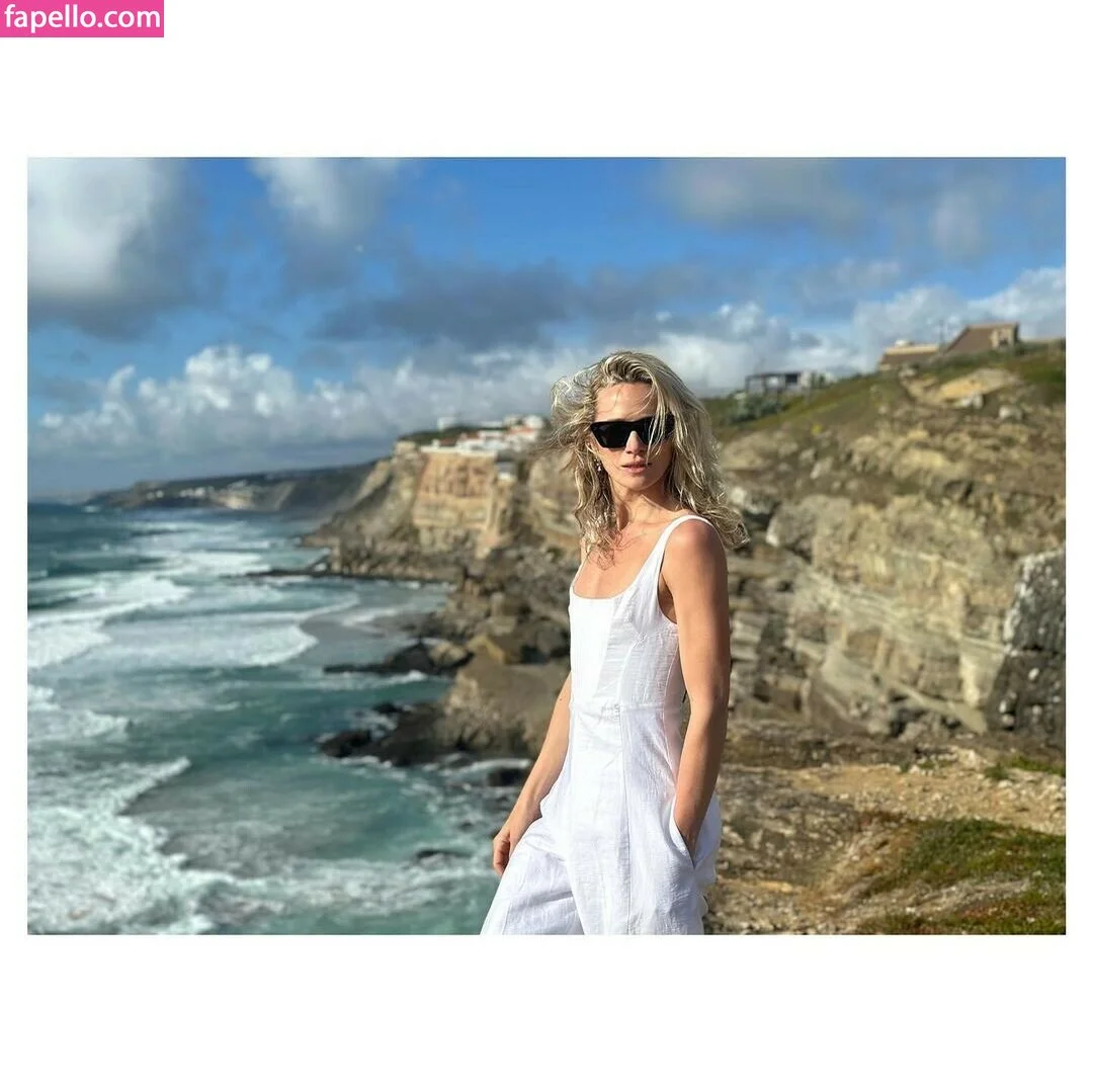 Shantel VanSanten / therealshantel Onlyfans Photo Gallery 