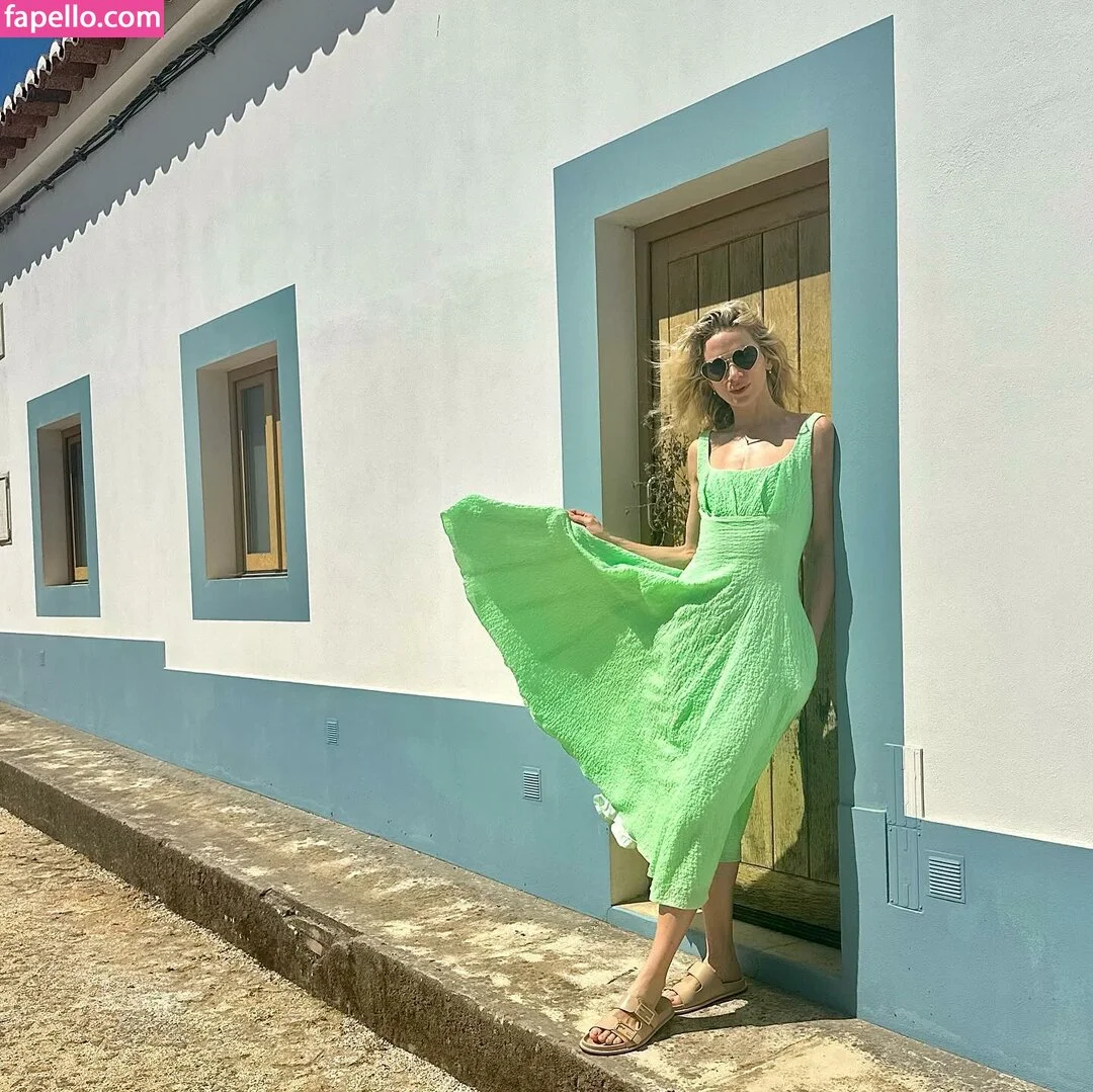 Shantel VanSanten / therealshantel Onlyfans Photo Gallery 