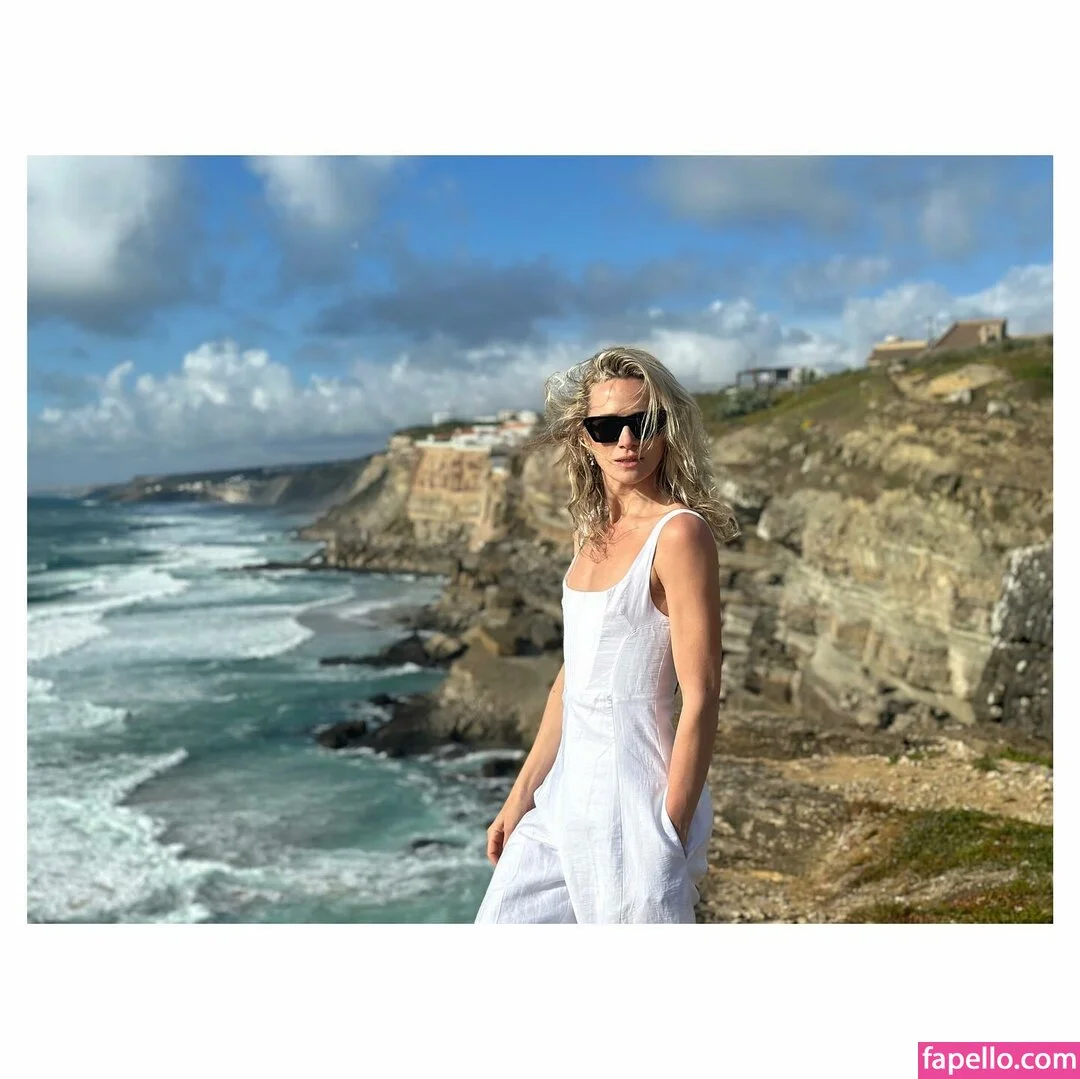 Shantel VanSanten / therealshantel Onlyfans Photo Gallery 