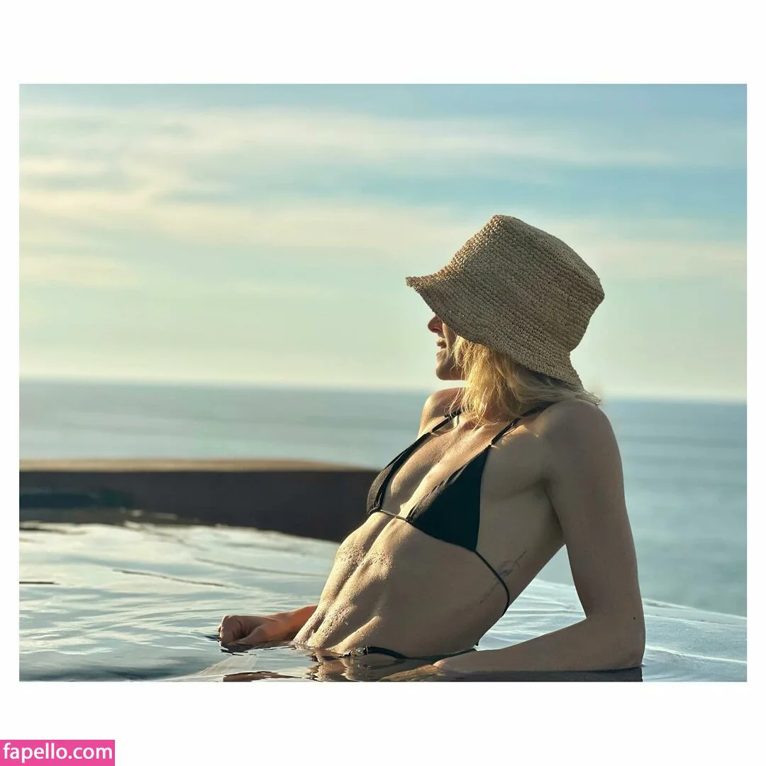 Shantel VanSanten / therealshantel Onlyfans Photo Gallery 