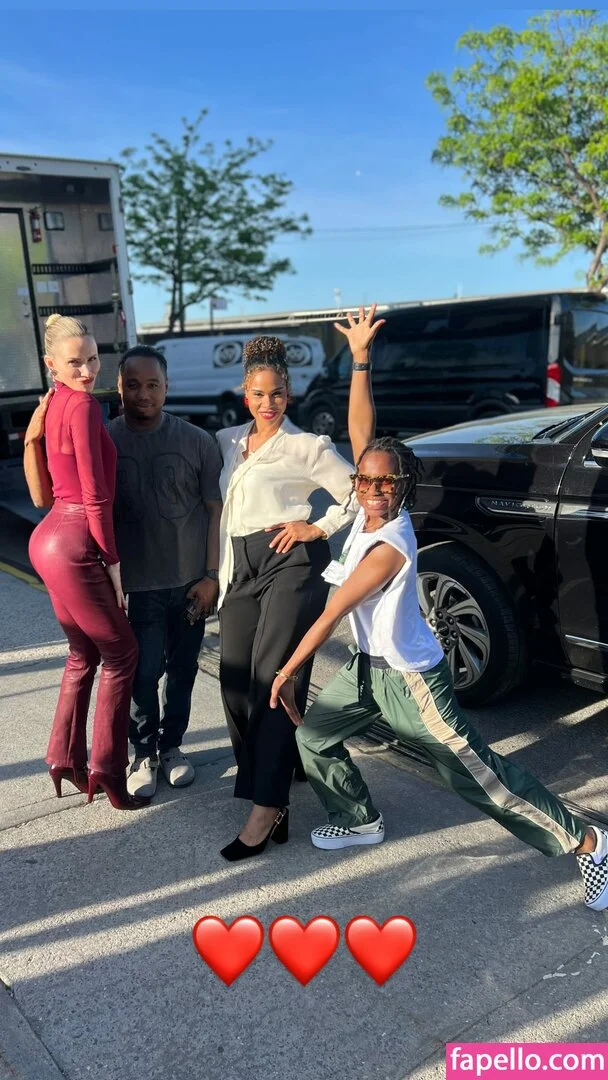 Shantel VanSanten / therealshantel Onlyfans Photo Gallery 