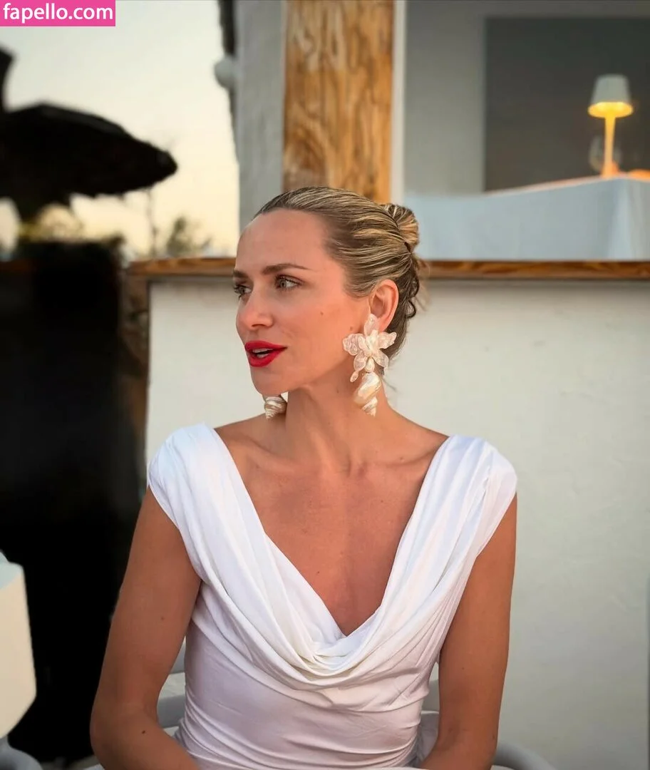 Shantel VanSanten / therealshantel Onlyfans Photo Gallery 