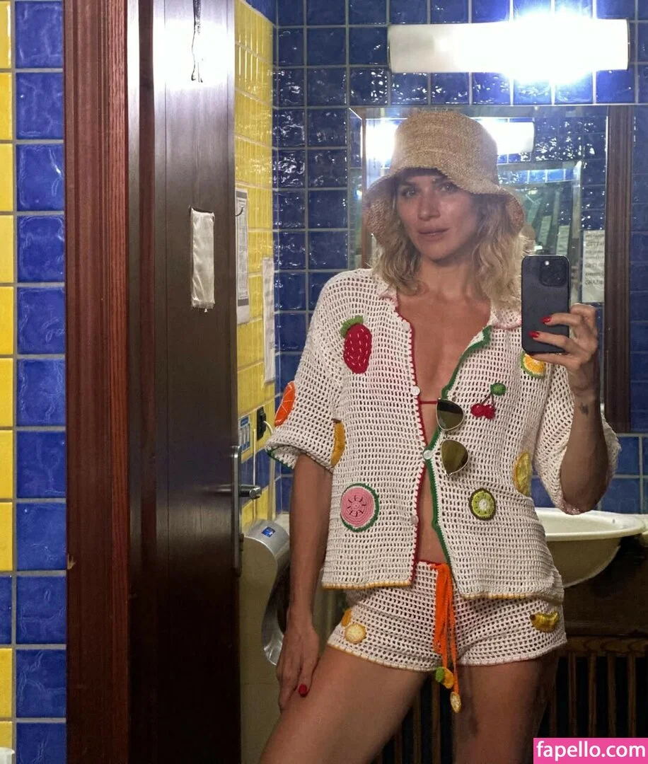 Shantel VanSanten / therealshantel Onlyfans Photo Gallery 