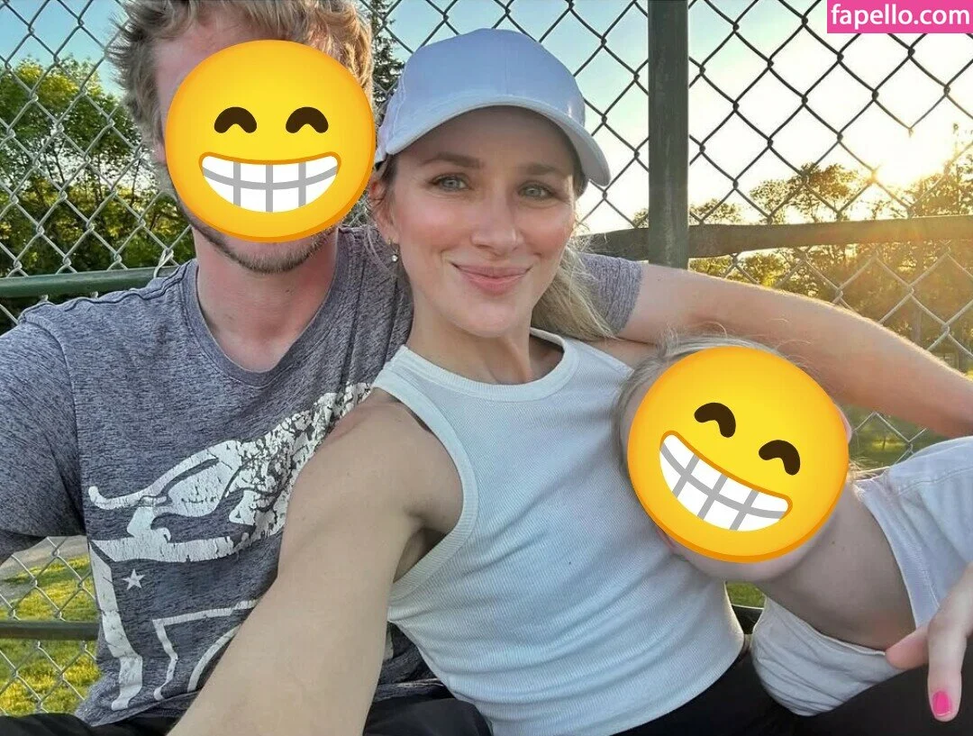 Shantel VanSanten / therealshantel Onlyfans Photo Gallery 