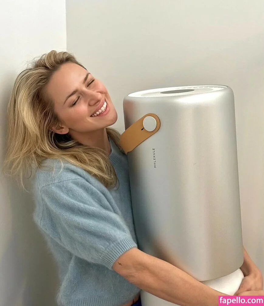 Shantel VanSanten / therealshantel Onlyfans Photo Gallery 