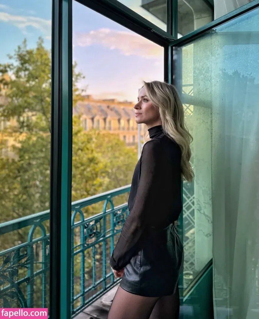 Shantel VanSanten / therealshantel Onlyfans Photo Gallery 