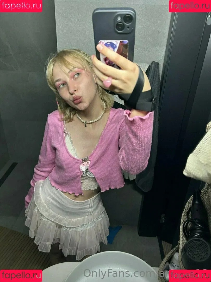 anyuta18 / anyuta18.04 Onlyfans Photo Gallery 